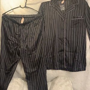 NWT Victoria secret pajama set(top and bottom)